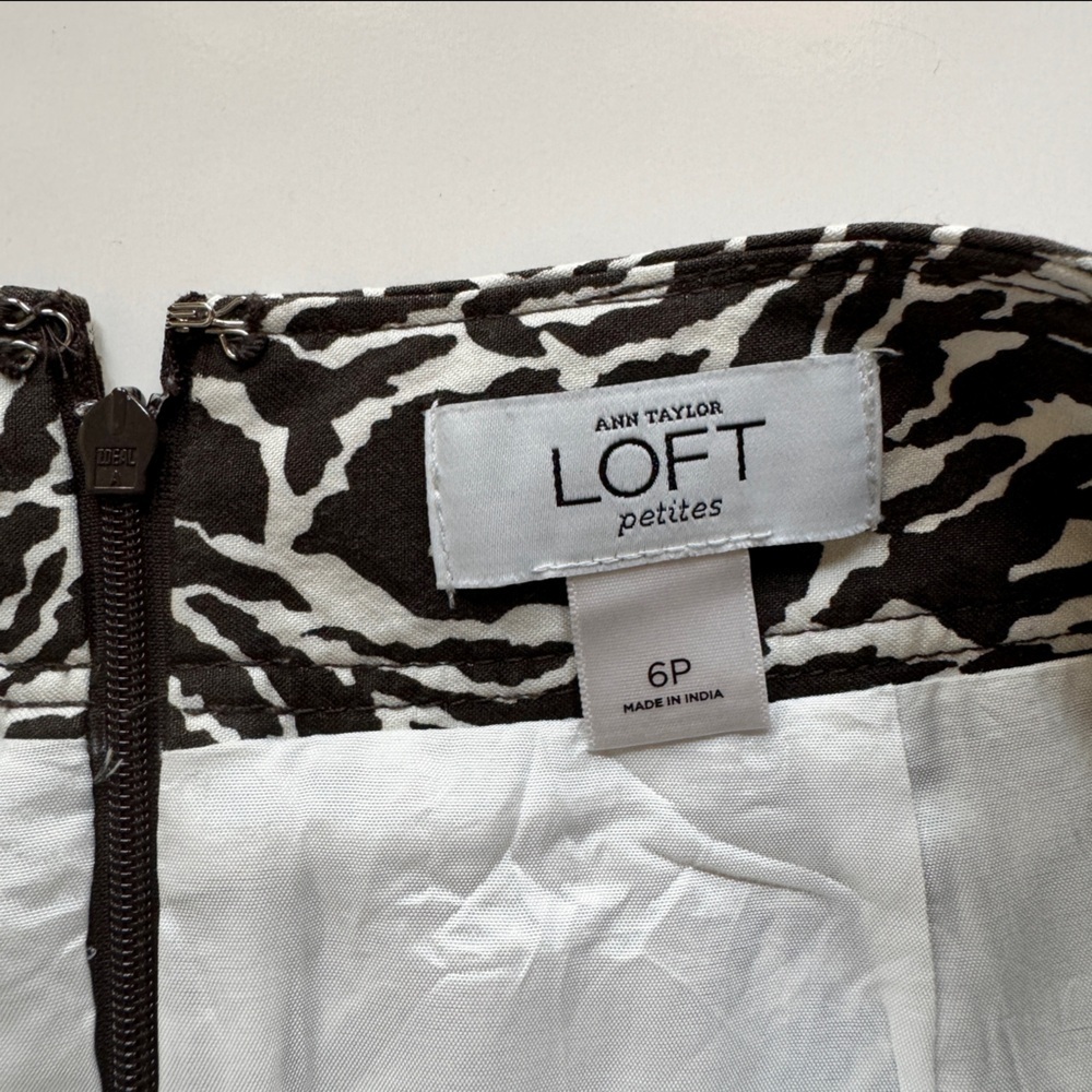 Ann Taylor Loft Petite Swirl Print Shift Skirt in Black & White - Picture 3 of 7